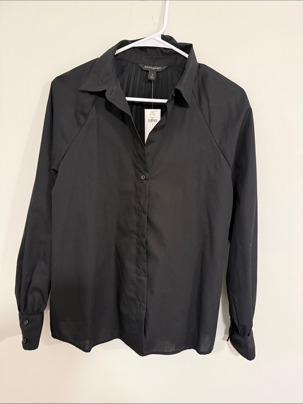 Banana Republic Black Long-Sleeve Button Down Shirt - Picture 2 of 4